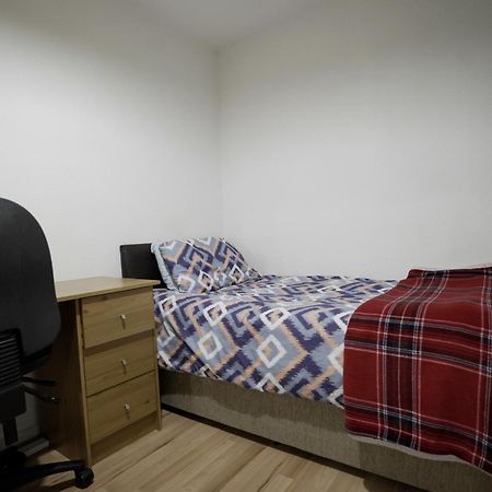Elephant & Castle - Zone 2 - Private Rooms - Shared Bathroom لندن المظهر الخارجي الصورة
